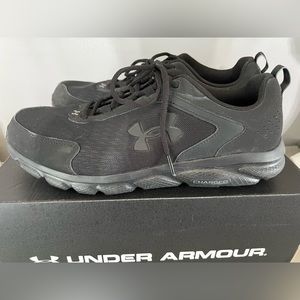Under Armour: Men Size 14 Wide